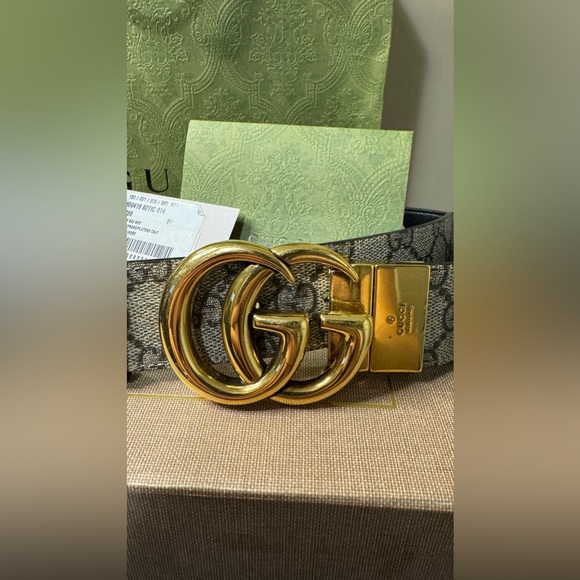Reversible Gucci Belt: - Picture 3 of 7